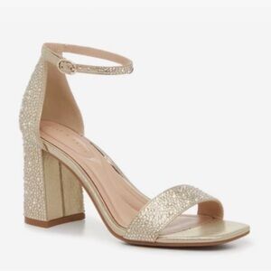 Kelly & Katie Caital Heels -
Gold Metallic - size 8